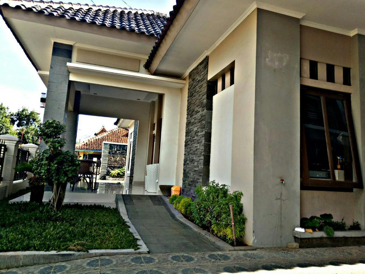 Wisma Andali Syariah Near Rsud Cideres Majalengka Exterior photo