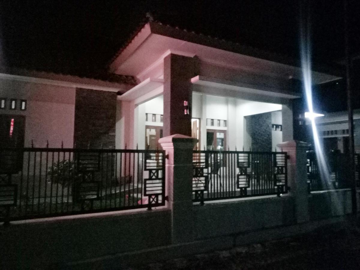 Wisma Andali Syariah Near Rsud Cideres Majalengka Exterior photo