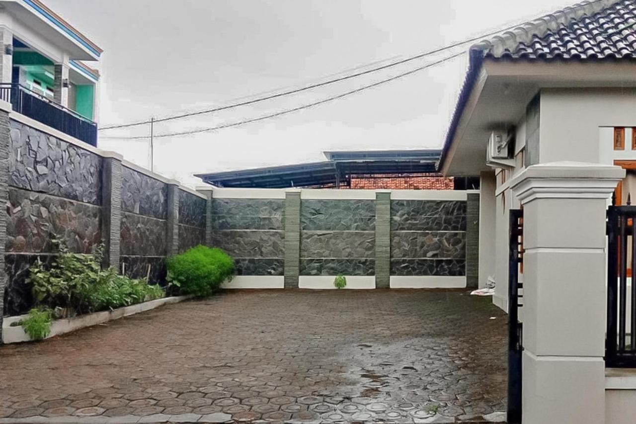 Wisma Andali Syariah Near Rsud Cideres Majalengka Exterior photo